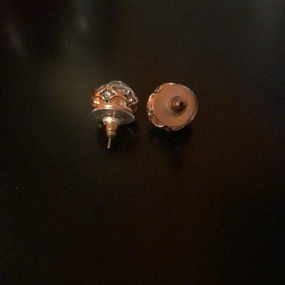 Silver studs - Picture 3 of 3